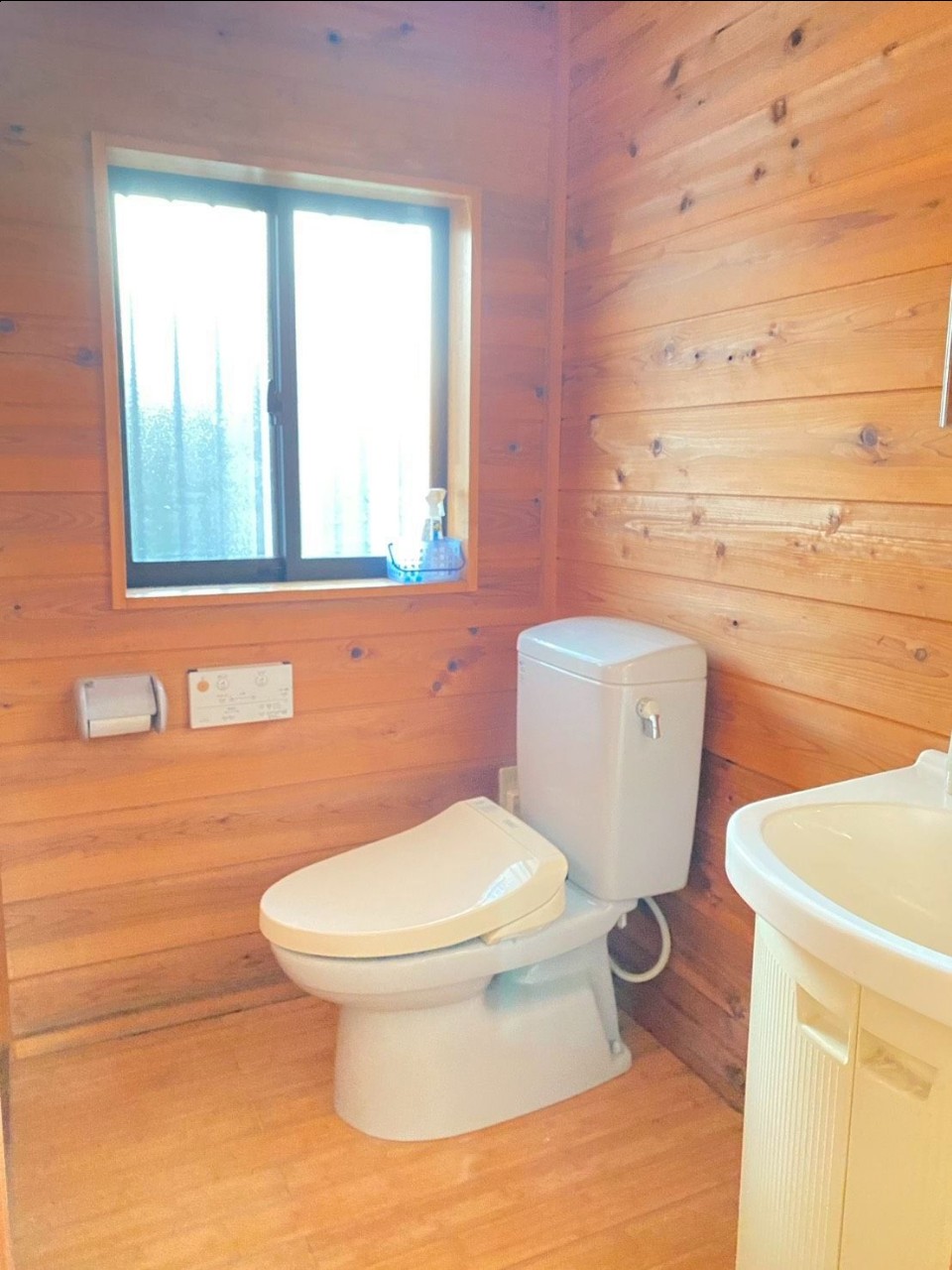 戸建て住宅のシステムバスとトイレ工事Before