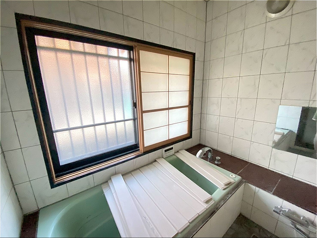 戸建て住宅のシステムバスとトイレ工事Before