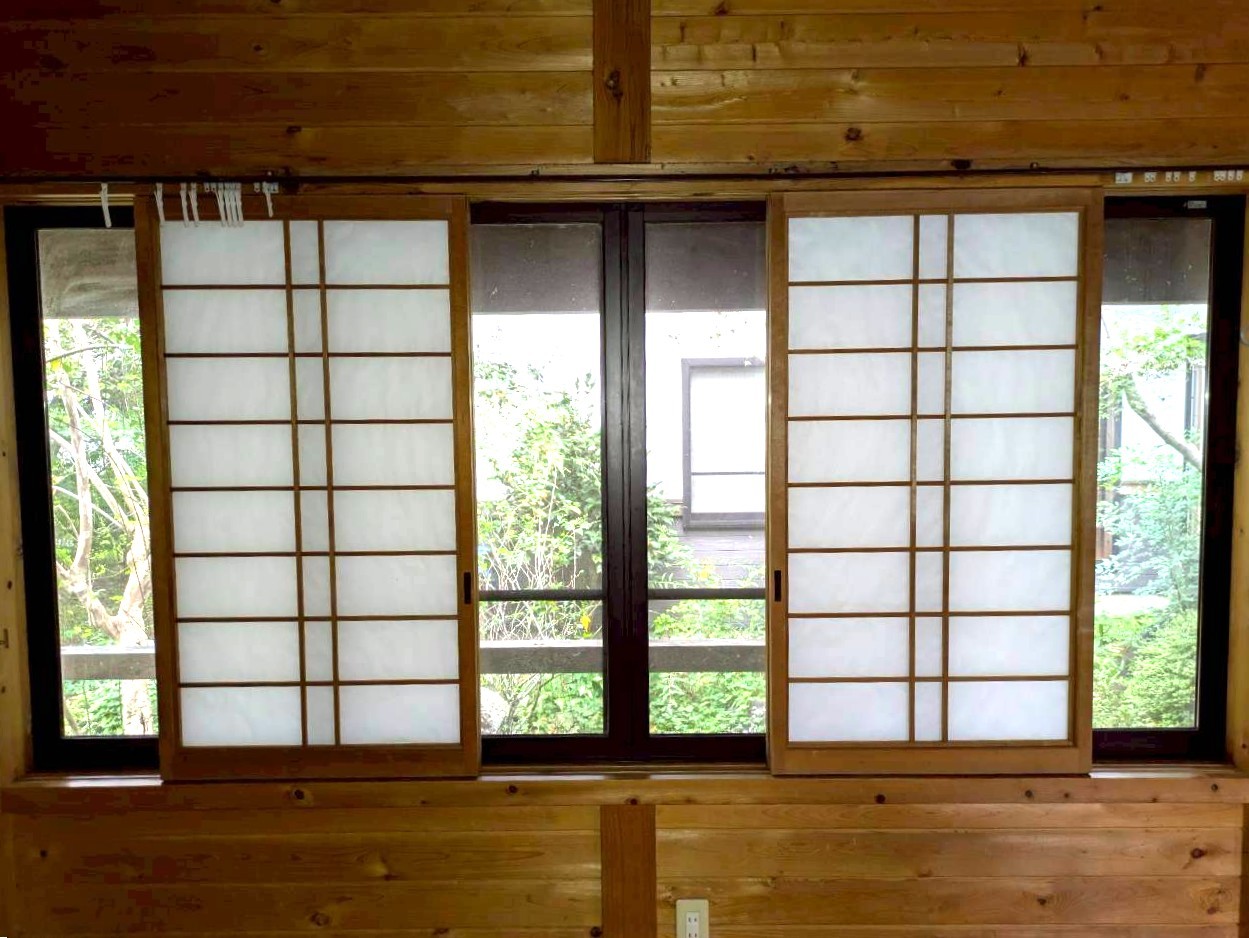 戸建て住宅の内窓設置と窓交換工事Before
