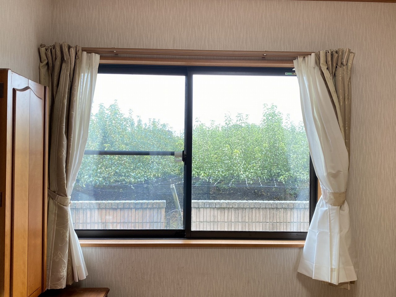 寝室腰高窓内窓設置工事Before